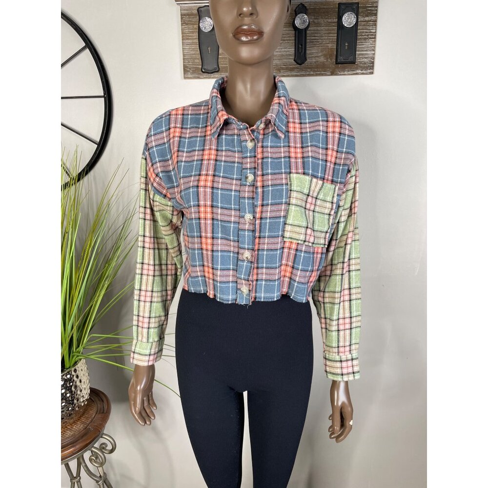 BAEVLEY Women's Plaid Flannel Crop Button Down Size S